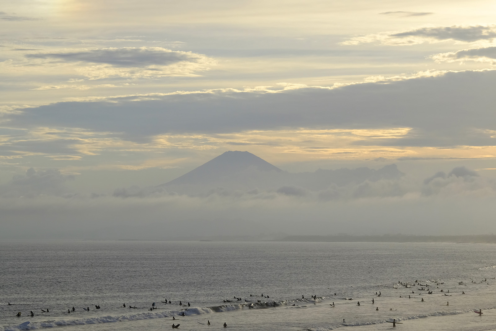 Photo of Mt. Fuji and the ocean
